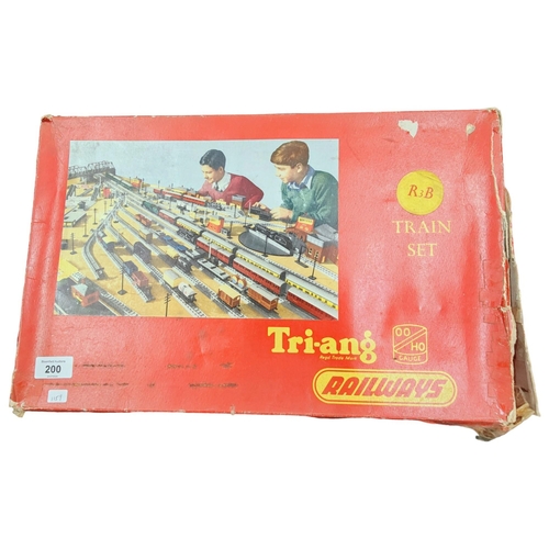 200 - TRI-ANG RAILWAYS TRAIN SET