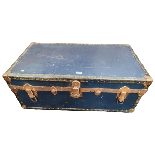 218 - LARGE VINTAGE TRAVEL TRUNK