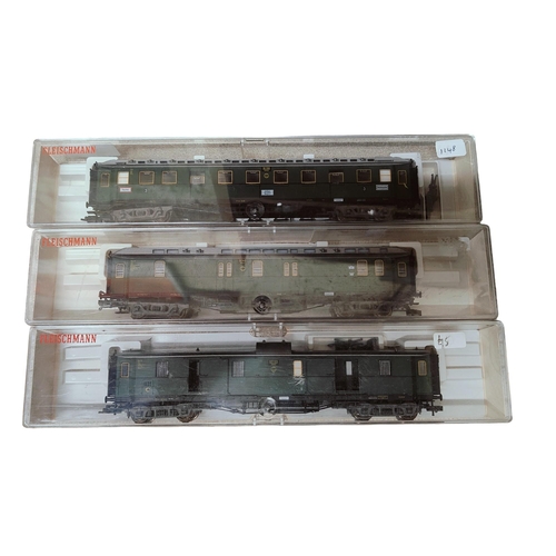 82 - 3 X FLEISLHMANN MODEL RAILWAY CARRIAGES