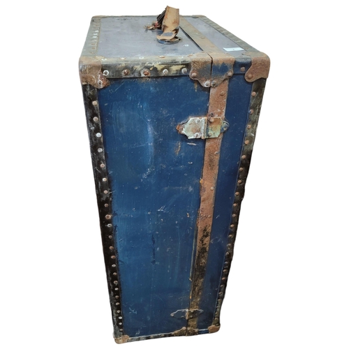 7 - TRAVEL TRUNK