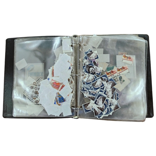 423 - LARGE QUANTITY OF STAMPS