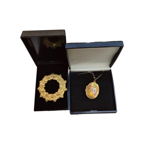 433 - GOLD TONE LOCKET AND BROOCH (BOXED)