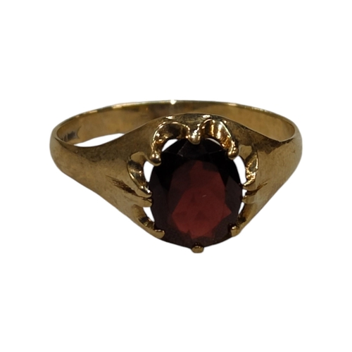 377 - 9 CARAT GOLD GARNET RING 3G