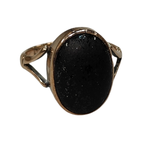 381 - ANTIQUE GOLD & GARNET RING