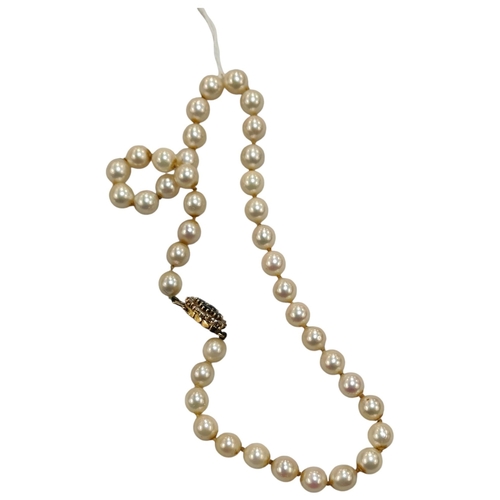 382 - BEAUTIFUL PEARL NECKLACE WITH 9 CARAT GOLD SAPPHIRE & DIAMOND CLASP