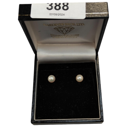 388 - 9 CARAT GOLD PEARL EARRINGS