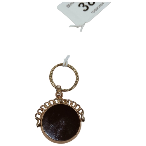 384 - 9 CARAT GOLD BLOODSTONE AND CORNELIAN VICTORIAN SWIVEL FOB 9.84G TOTAL