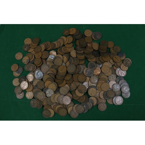 104 - A Large Quantity of Victorian Pennies and Half Pennies