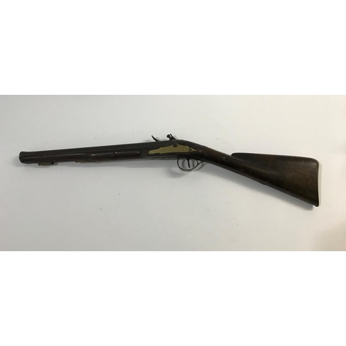 433 - A FLINTLOCK BLUNDERBUSS. A flintlock blunderbuss with flared brass barrel, top mounted sprung bayone... 