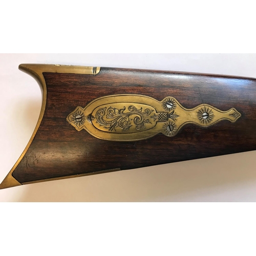 479 - A REPRODUCTION 'KENTUCKY' TYPE RIFLE. A reproduction 'Kentucky' style rifle with a 70.5 cm octagonal... 