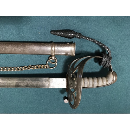 551 - A RIFLE OFFICERS SWORD. A 19th Rifle offices sword with 83cm blade etched with bugle and foliage, Ne... 