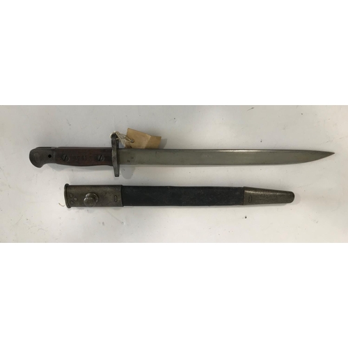 560 - AN INDIA PATTERN MARK II BAYONET. An India Pattern Baynoet, unfullered 30.5cm blade with no false ed... 