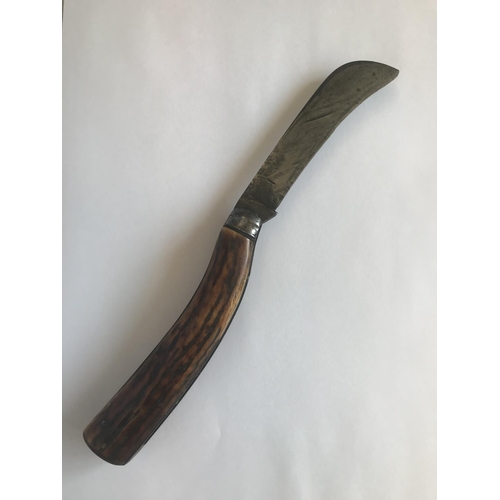 633 - A FOLDING KNIFE BY J. BUCK, HOLBORN VIADUCT. A folding knife with slightly curved horn mounted handl... 