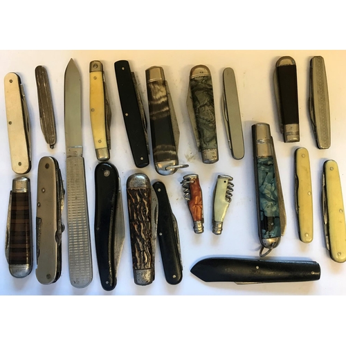 642 - A COLLECTION OF TWENTY ONE FOLDING POCKET KNIVES WITH ONE AND TWO BLADES. A collection of assorted f... 