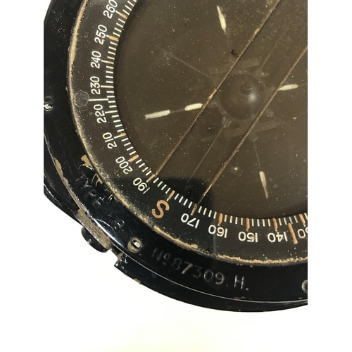 672 - A SECOND WORLD WAR AEROPLANE COMPASS. A Type P8 compass with stamped No. 87309 H. 14cm wide.