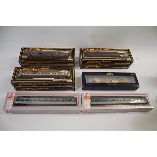 1363 - RAILWAY ROLLING STOCK & LAYOUT ACCESSORIES a mixed lot including 6 boxed Mainline coaches, a boxed B... 