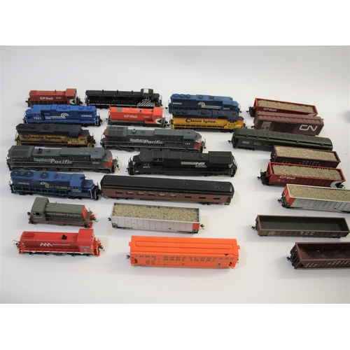 1380 - HO GAUGE AMERCIAN LOCOMOTIVES & ROLLING STOCK a large qty of unboxed DC analogue locomotives, includ... 