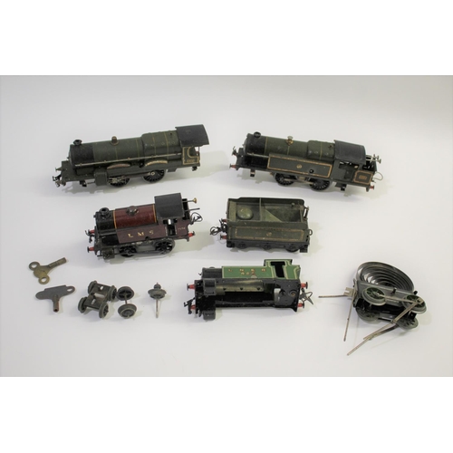 1381 - HORNBY 0 GAUGE LOCOMOTIVES including a 4073 Caerphilly Castle clockwork locomotive, a 2221 Great Wes... 