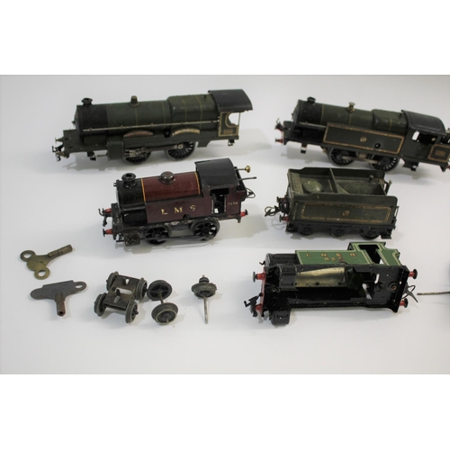 1381 - HORNBY 0 GAUGE LOCOMOTIVES including a 4073 Caerphilly Castle clockwork locomotive, a 2221 Great Wes... 