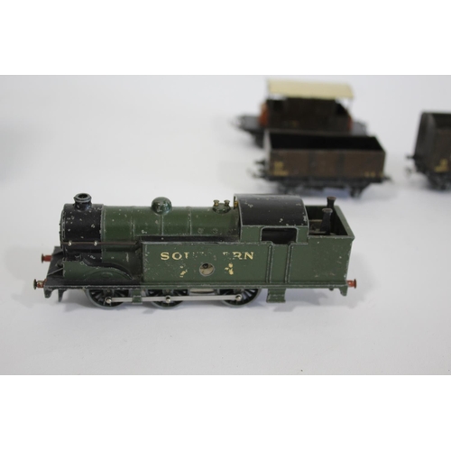 1385 - RARE HORNBY DUBLO LOCOMOTIVE - SOUTHERN 2594 a rare clockwork Hornby Southern Railway N2 Class 2594 ... 