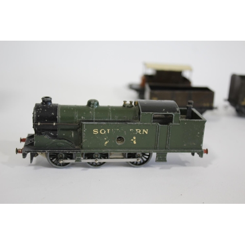 1385 - RARE HORNBY DUBLO LOCOMOTIVE - SOUTHERN 2594 a rare clockwork Hornby Southern Railway N2 Class 2594 ... 