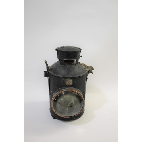 1410 - LARGE G.W.R RAILWAY LANTERN - READING a large black japanned metal, brass and copper lantern, with a... 