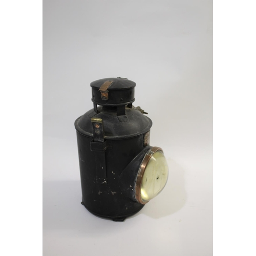 1410 - LARGE G.W.R RAILWAY LANTERN - READING a large black japanned metal, brass and copper lantern, with a... 