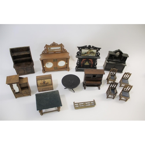 1442 - DOLLS HOUSE FURNITURE a qty of early 20thc larger scale dolls house furniture, including a musical p... 