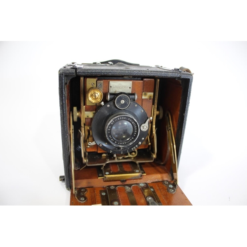 1548 - SANDERSON PLATE CAMERA a small mahogany and leather clad plate camera, with a Voigtlander Kollinear ... 