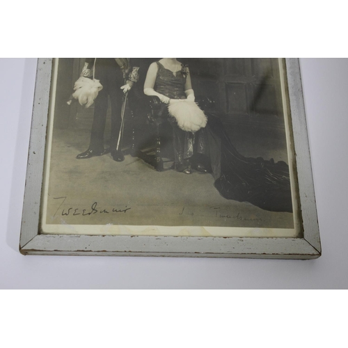 1583 - JOHN BUCHAN SIGNED PHOTOGRAPH - CANADIAN INTEREST a photograph of John Buchan and his wife Susan, si... 