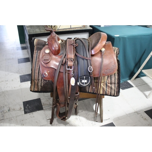 1646 - AMERICAN WESTERN SADDLE  a high quality leather Western saddle, stamped Custom Leather RC, USA & GB,... 