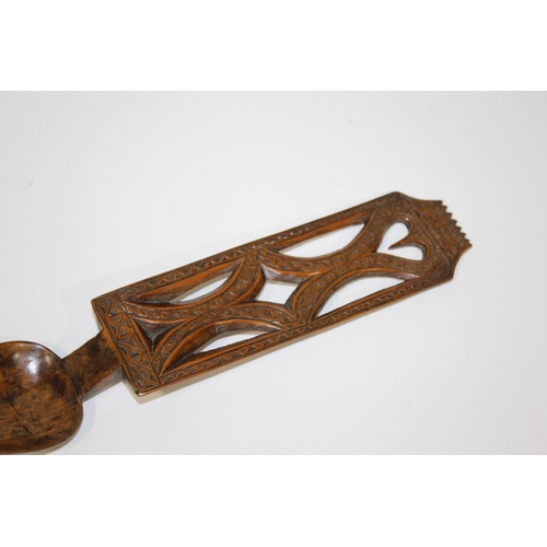 1651 - 19THC WELSH TREEN LOVE SPOON early 19thc, the fruitwood spoon with a rectangular handle, with a hear... 