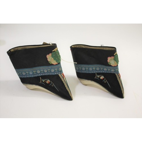 1808 - PAIR OF CHINESE EMBROIDERED SHOES a pair of late 19thc/early 20thc Chinese embroidered shoes, known ... 