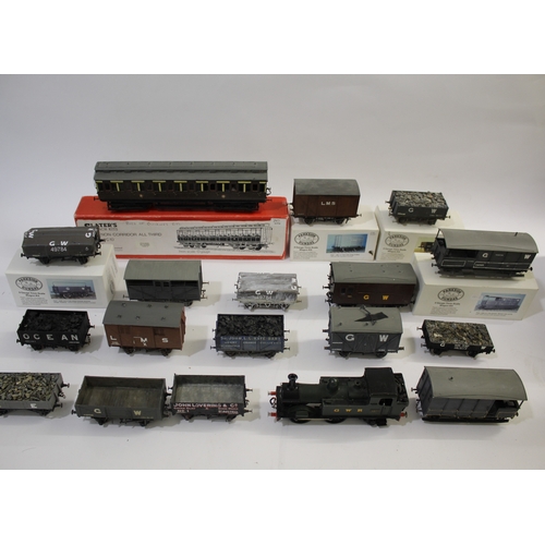 1374 - KIT BUILT RAILWAY ITEMS - O GAUGE including a kit built coach (in a Slater's Coach Kit box), and var... 