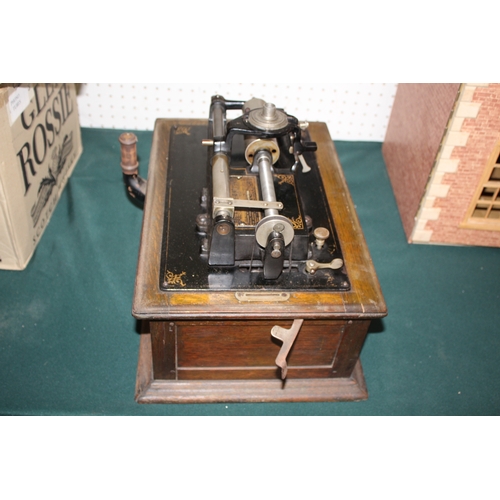 1622 - EDISON TRIUMPH PHONOGRAPH a large phonograph in an oak case, the plaque with Serial Number 38139 and... 