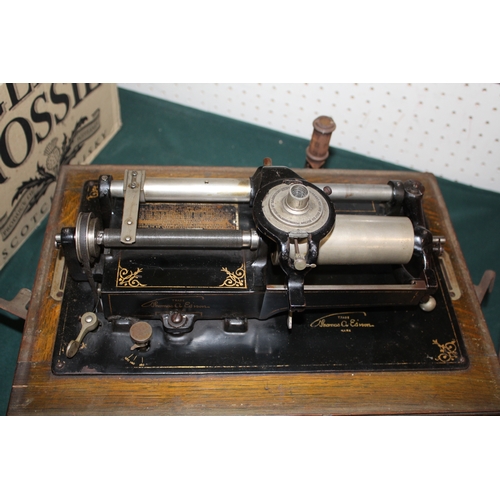 1622 - EDISON TRIUMPH PHONOGRAPH a large phonograph in an oak case, the plaque with Serial Number 38139 and... 