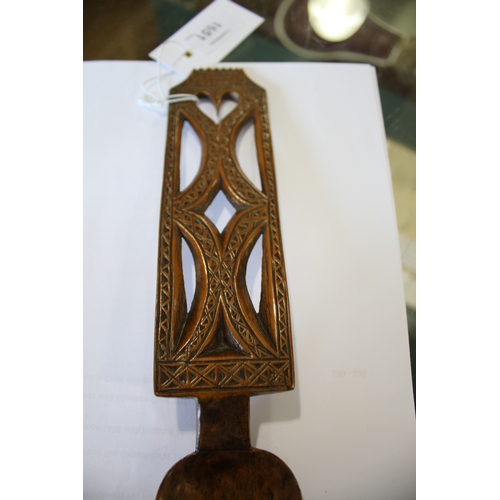 1651 - 19THC WELSH TREEN LOVE SPOON early 19thc, the fruitwood spoon with a rectangular handle, with a hear... 