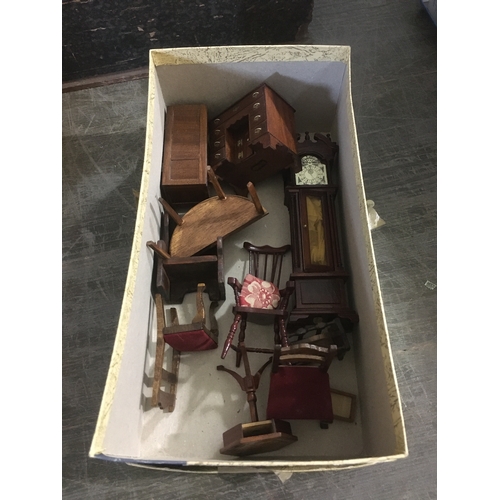 1486 - LARGE DOLLS HOUSE & DOLLS HOUSE ACCESSORIES a large 4 storey dolls house with fitted interior includ... 