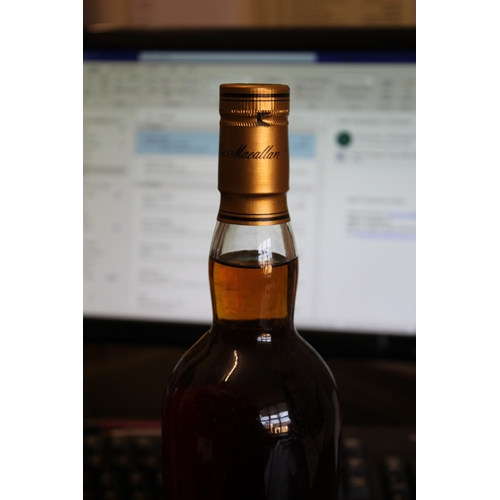 1724 - WHISKY: The Macallan, Single Highland Malt Scotch Whisky, 18 years old, distilled 1972, bottled 1990... 