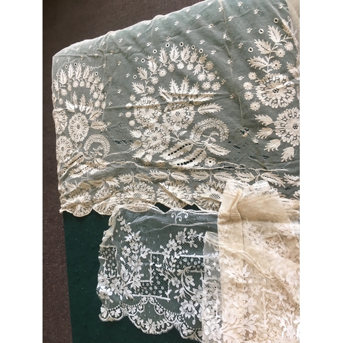 1795 - VINTAGE LACE a collection of 19th and early 20thc lace, trimmings and edgings, a panel of embroidere... 