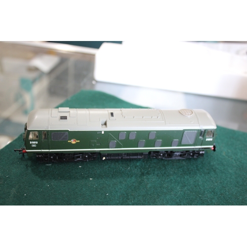 1364 - BACHMANN BOXED LOCOMOTIVES 3 boxed locomotives including 32-427 Class 24 Diesel D5085 (no accessorie... 