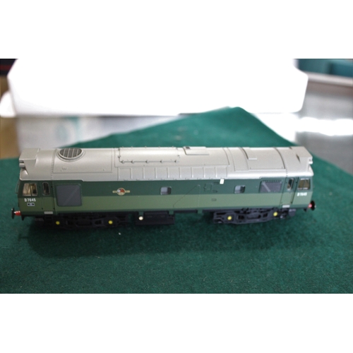 1364 - BACHMANN BOXED LOCOMOTIVES 3 boxed locomotives including 32-427 Class 24 Diesel D5085 (no accessorie... 