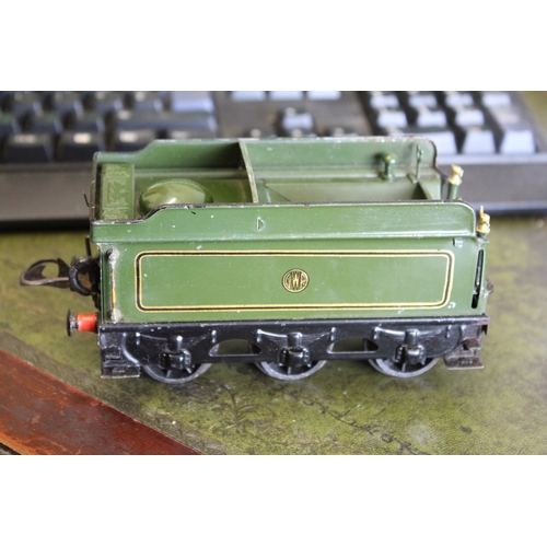 1386 - HORNBY 0 GAUGE LOCOMOTIVE - COUNTY OF BEDFORD a County of Bedford 3821 clockwork locomotive in Great... 