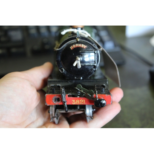 1386 - HORNBY 0 GAUGE LOCOMOTIVE - COUNTY OF BEDFORD a County of Bedford 3821 clockwork locomotive in Great... 