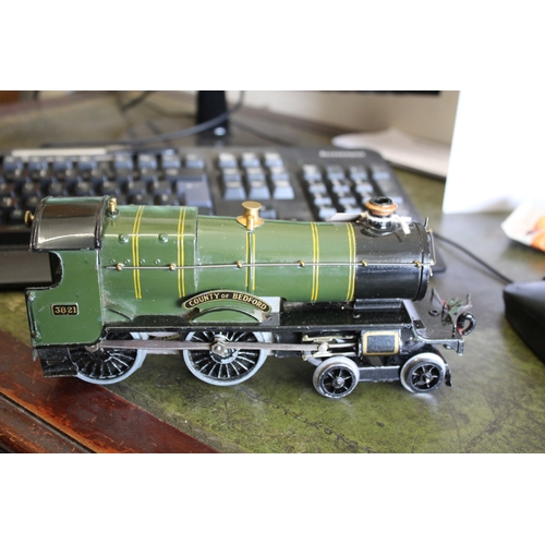 1386 - HORNBY 0 GAUGE LOCOMOTIVE - COUNTY OF BEDFORD a County of Bedford 3821 clockwork locomotive in Great... 