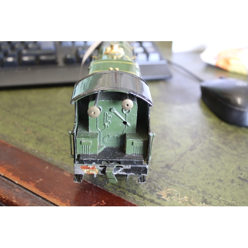 1386 - HORNBY 0 GAUGE LOCOMOTIVE - COUNTY OF BEDFORD a County of Bedford 3821 clockwork locomotive in Great... 