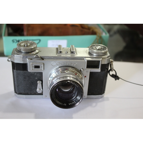 1570 - ZEISS IKON CONTAX RANGEFINDER CAMERA & ACCESSORIES Serial No L85771, the camera with a Sonnar 1:2 f=... 