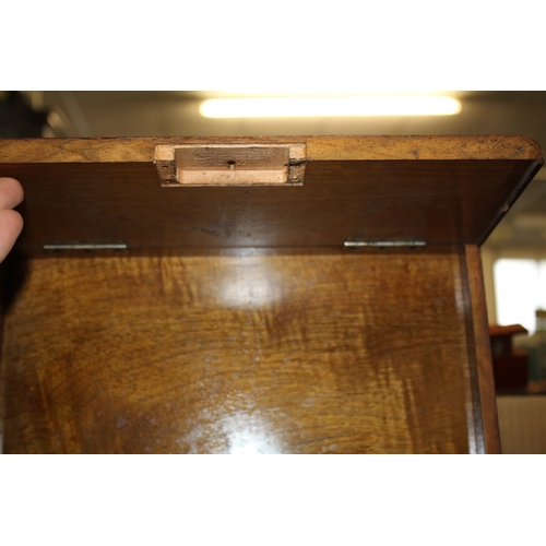 1632 - CIGAR HUMIDOR a large cigar humidor, the outer case made in walnut with a hinged lid and metal carry... 