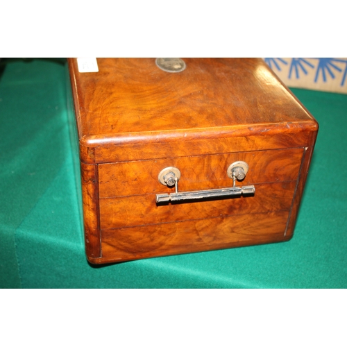 1632 - CIGAR HUMIDOR a large cigar humidor, the outer case made in walnut with a hinged lid and metal carry... 