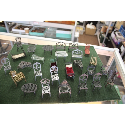 1468 - DOLLS HOUSE ACCESSORIES a large qty of accessories including various metal furniture (tables, chairs... 